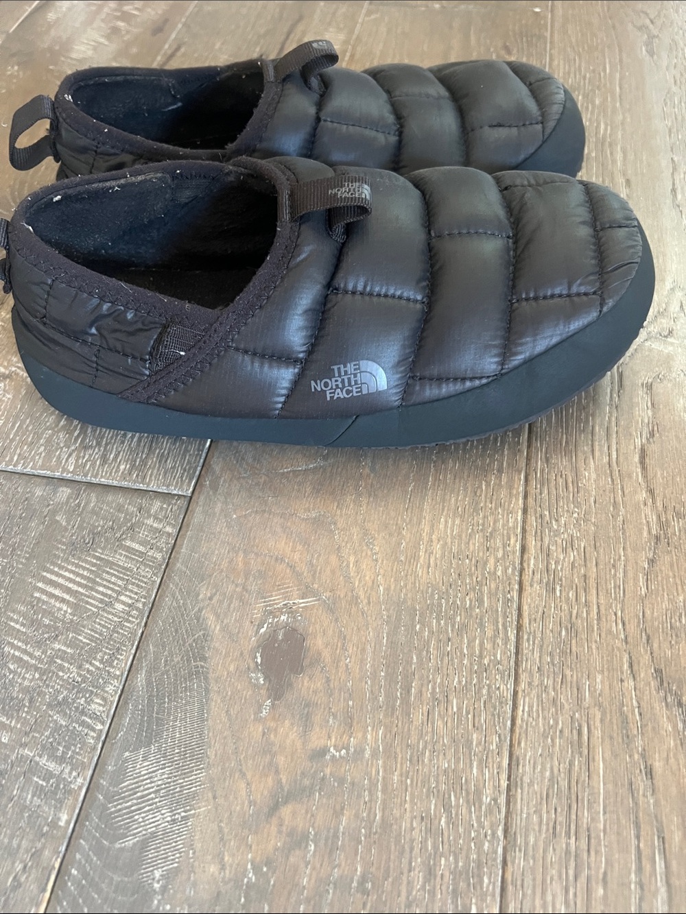 The North Face Quilted Insulated Slip-On slippers- Black